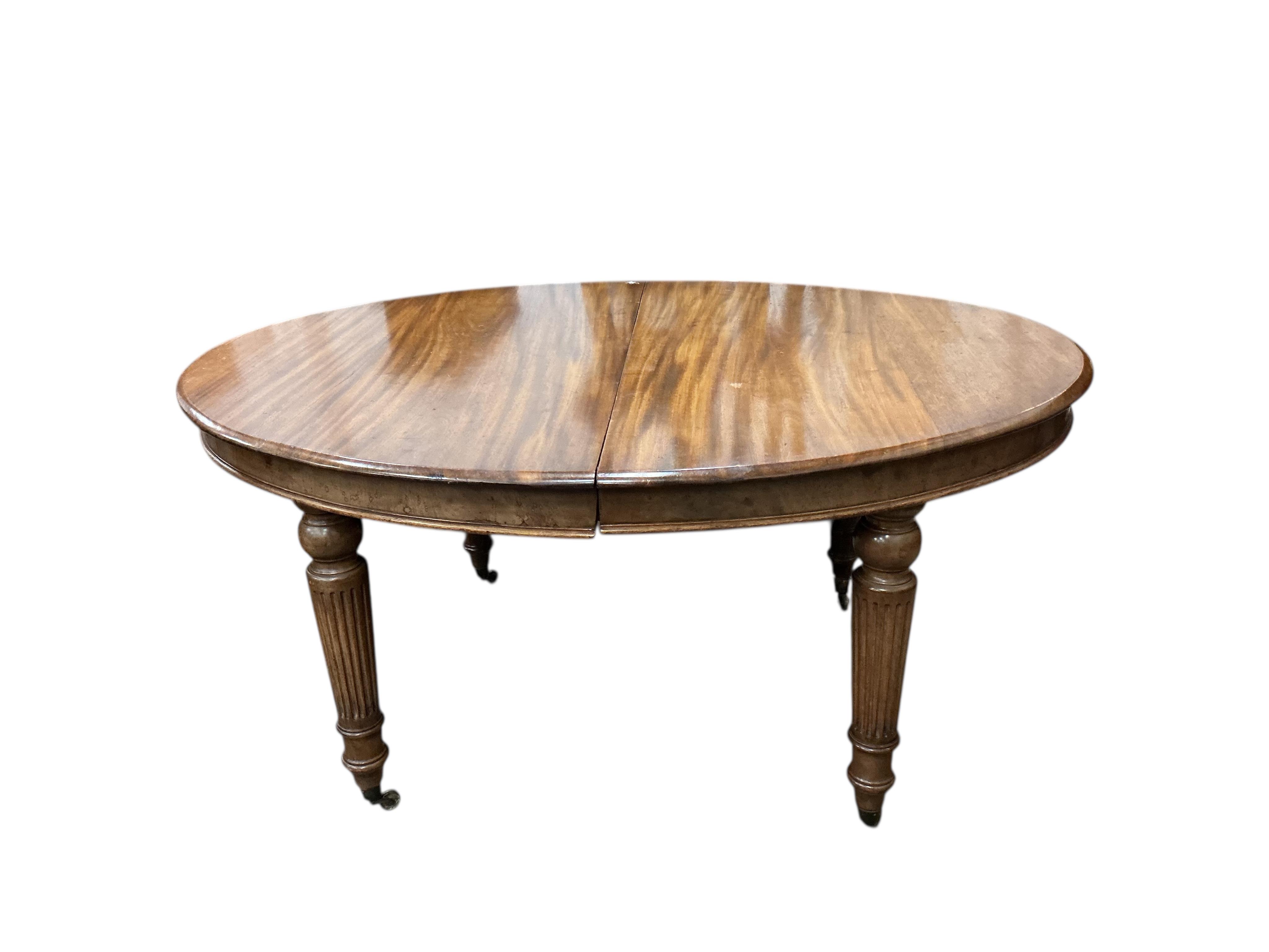 A Victorian mahogany dining table, two spare leaves, 244cm extended, depth 115cm, height 71cm